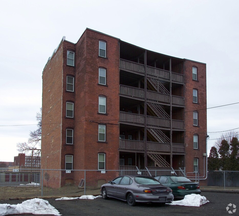 Building Photo - 660 S Bridge St