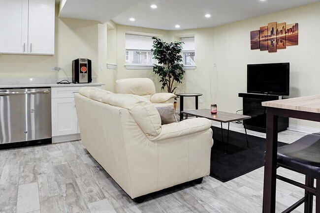 Foto del edificio - 3824 N Kenmore Ave