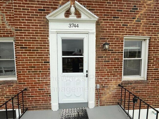 Building Photo - 3744 Elmley Ave