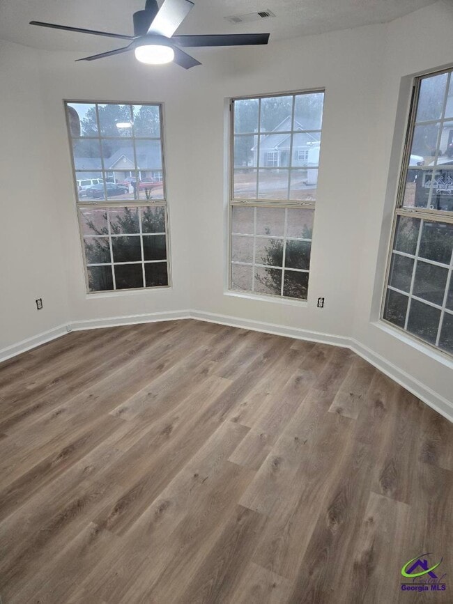 Building Photo - 4685 Pine Valley Dr