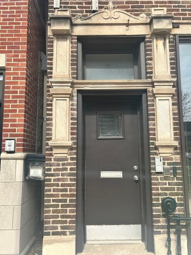 Foto del edificio - 2300 W Belmont Ave