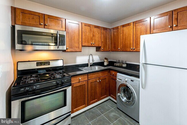 Foto del edificio - 3111 Naylor Rd SE