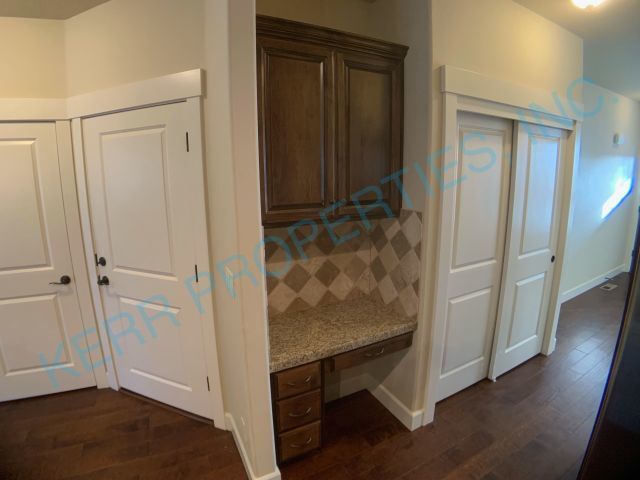 Foto del edificio - 4 Bd / 2.5 Bth - Gas Fireplace - Central A...