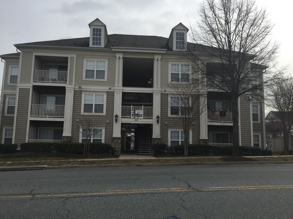 Primary Photo - 212 Deer Meadow Ln
