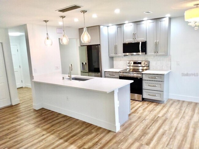 Foto del edificio - 4230 Shady Oaks Ct