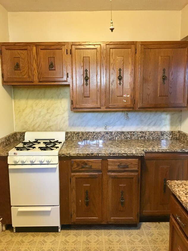 Lovely granite! - 86-88 Maple St