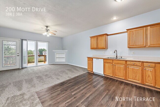 Building Photo - ?? Freshly Renovated 3BR Townhouse with Bo...