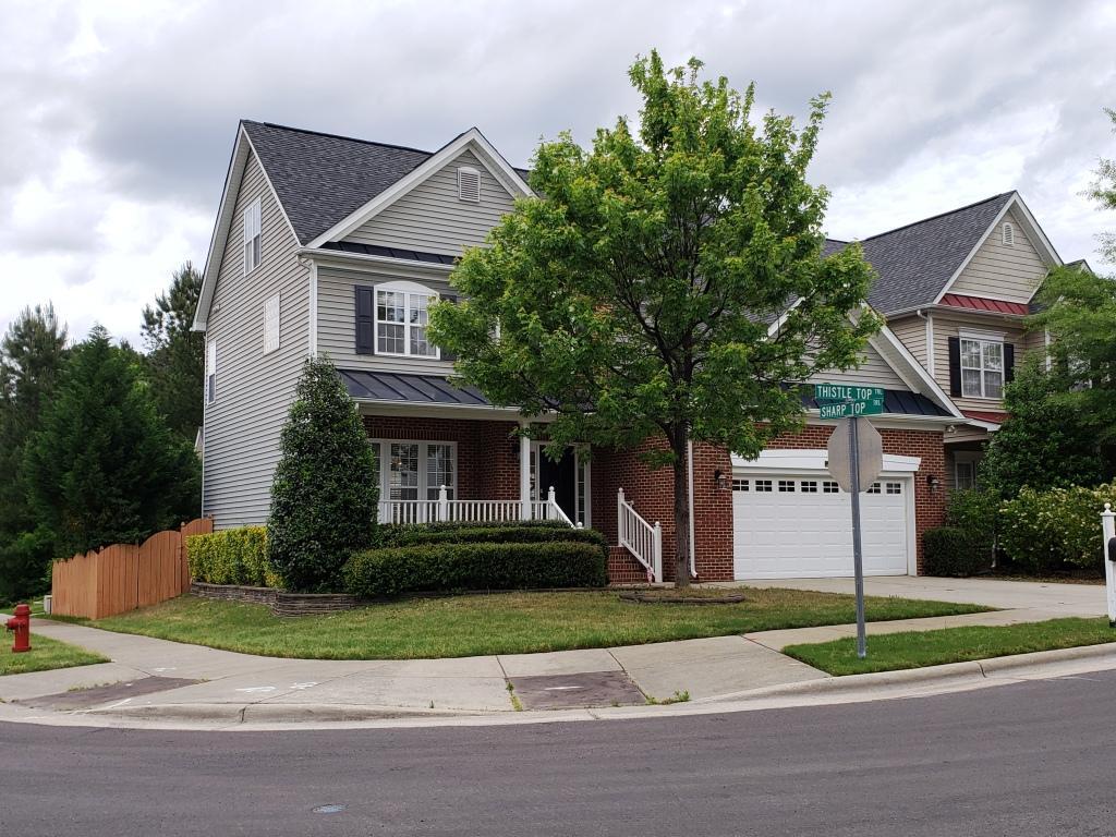 Corner lot with side entry yard - 120 Thistle Top Trl
