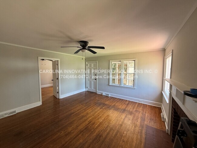 Foto del edificio - 1102 Ebenezer Ave Ext