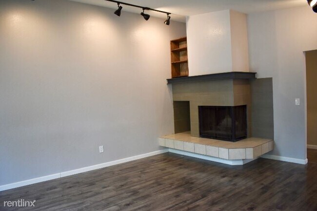 Building Photo - 2 br, 1 bath Apartment - 4106 Vance Drive