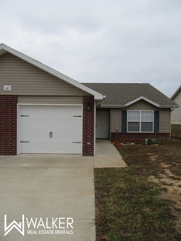 167 Lyle Curtis Cir Unit B, Waynesville, MO 65583 Room for Rent in