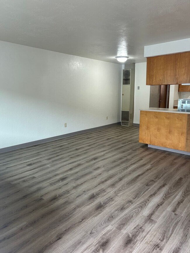 Foto del edificio - (906) Pioneer Street - 1 Bedroom / 1 Bathroom
