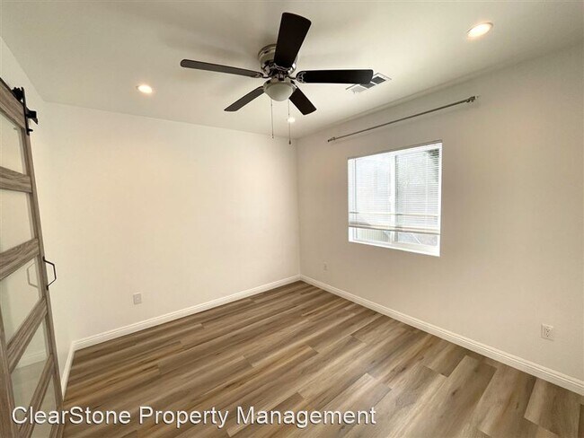 Foto del edificio - 8603 Collett Ave