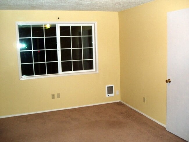 Building Photo - Spacious SW Portland Ranch Style Home!