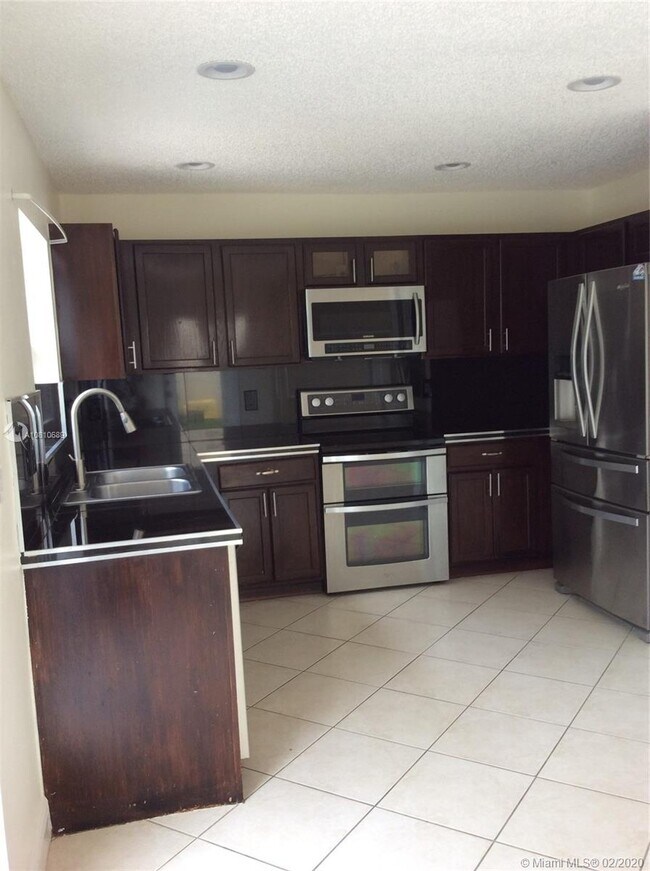 Building Photo - 1139 Rialto Dr