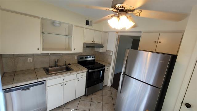 Building Photo - 7903 Meadow Park Dr