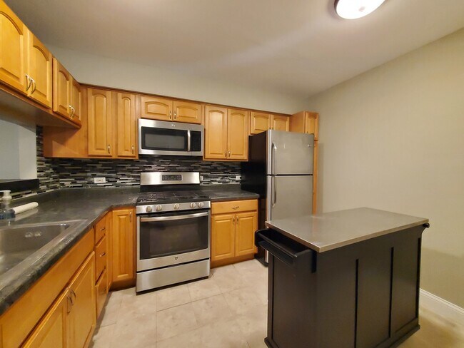Building Photo - 986 Ridgefield Ln
