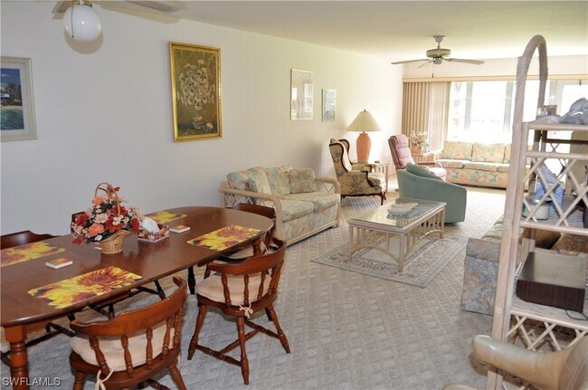 Foto del edificio - 4110 Looking Glass Ln