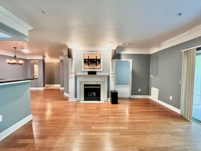 Building Photo - Beautiful 3 BR 2 FB condo with its own garage and driveway