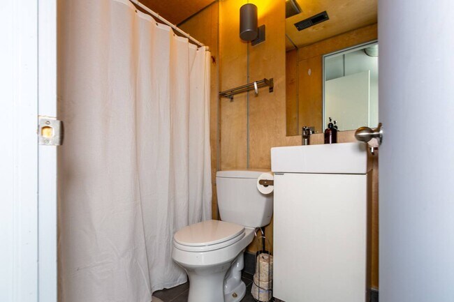 Foto del edificio - Full room in 6-bed/6.0-bath Home
