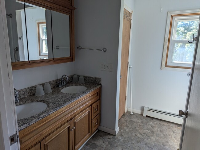 MAIN BATH - 109 Allyn Rd
