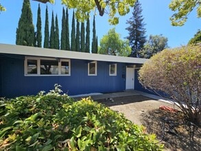 Building Photo - 240 E Meadow Dr