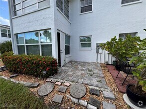 Building Photo - 7035 Cedarhurst Dr