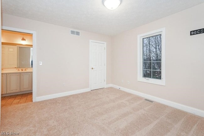 Foto del edificio - 3729 Edgehill Dr