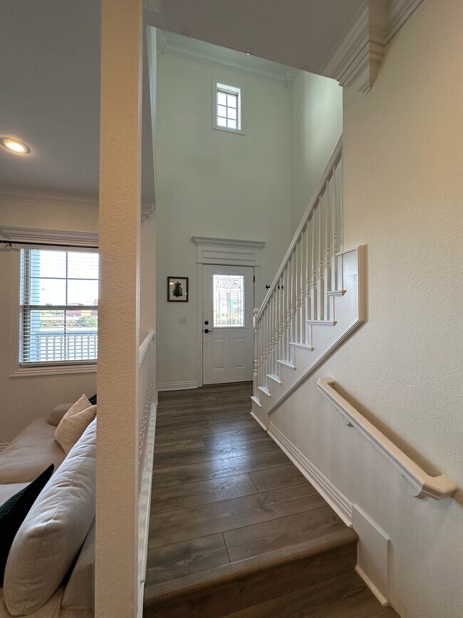 Foto del edificio - 571 N Rupple Rd