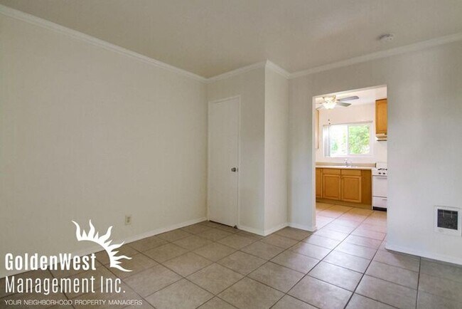 Building Photo - Pacific Beach Studio, Minutes from Everything