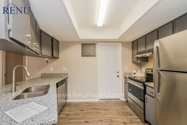 Foto del edificio - Available Now!