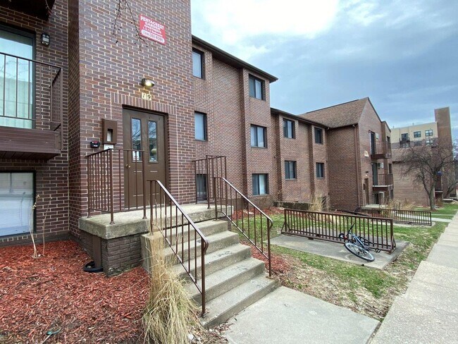 Building Photo - 12 E Court St