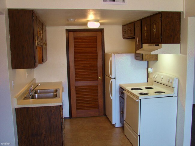 Building Photo - 2508 Eastview Dr