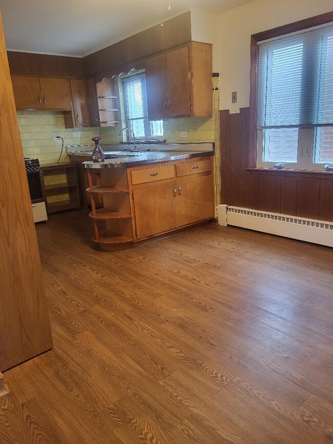 Building Photo - 5549 S Meade Ave