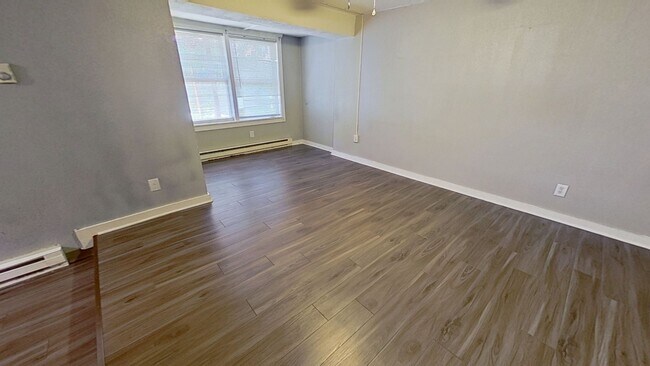 Building Photo - Apartment