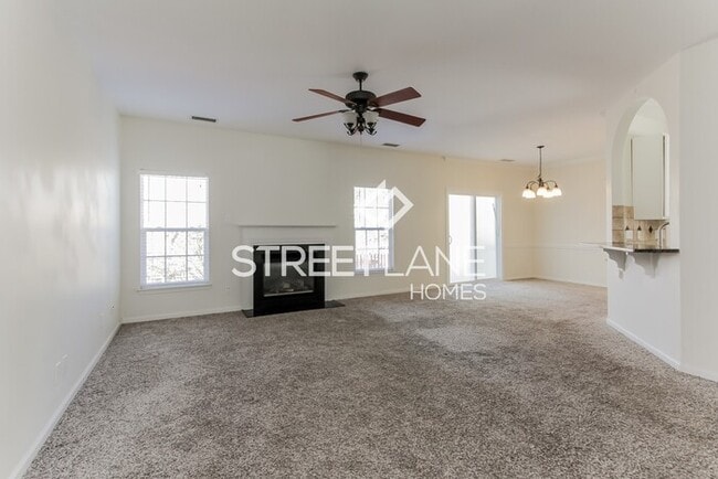 Building Photo - Charming 4 Bedroom in Indian Trail!