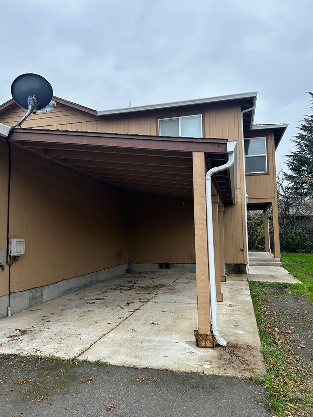 Foto principal - 3 Bedroom 2.5 Bath Duplex