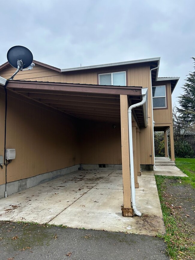 Building Photo - 3284 Bursell Rd