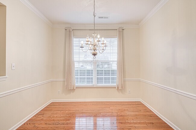 Comedor formal - 6524 Overland Park Dr