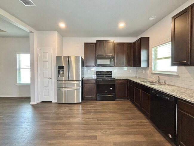 Building Photo - 1 Story Home with 4 Bedrooms!