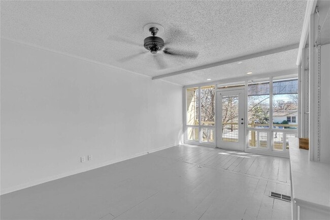 Foto del edificio - 5210 Woodrow Ave