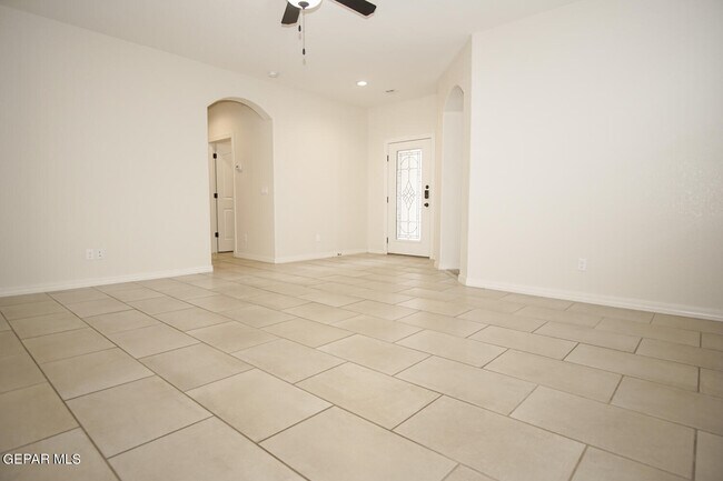 Building Photo - 323 Covington Ridge Way