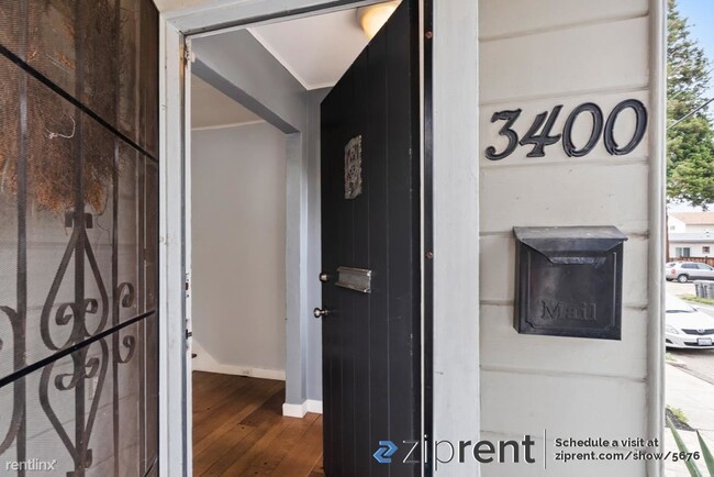 Building Photo - 2 br, 1 bath Townhome - 3400 Seminary Aven...
