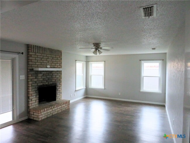 Building Photo - 2312 Doris Dr