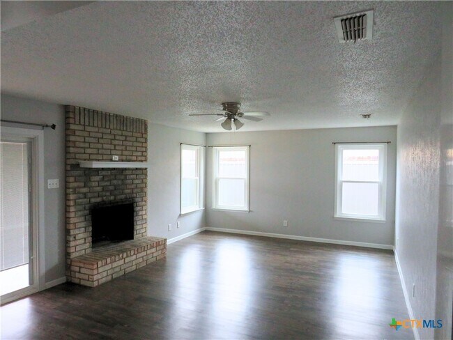 Foto del edificio - 2312 Doris Dr