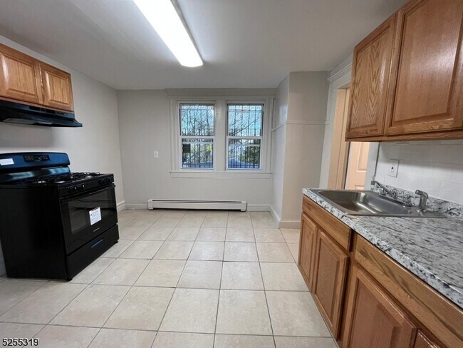 Building Photo - 39 3rd St