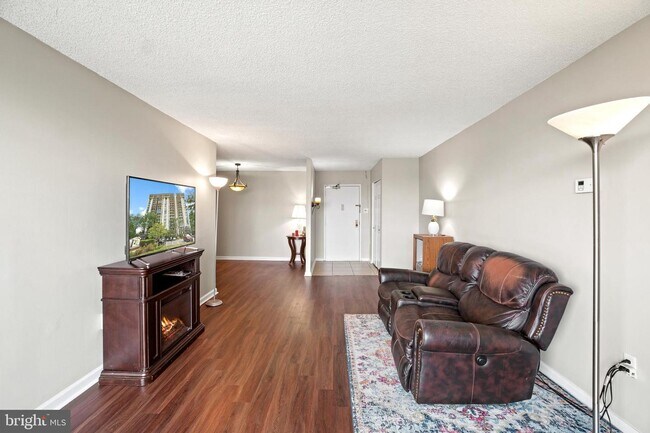 Building Photo - 5300 Holmes Run Pkwy