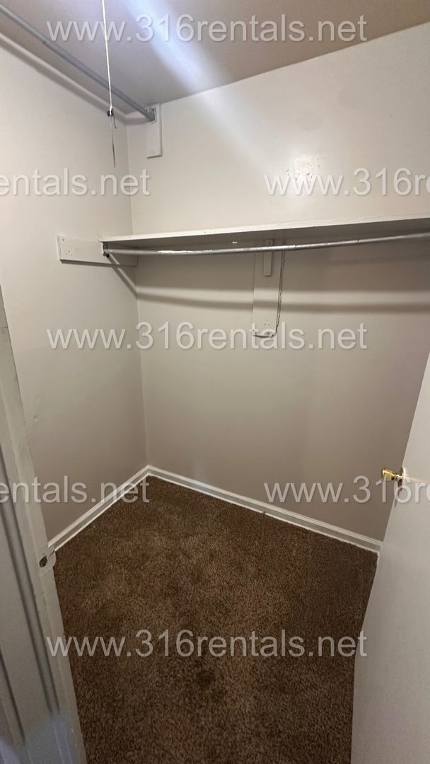 Foto del edificio - $495- 1 bed 1 bath - Duplex located in the Sunflower neighborhood