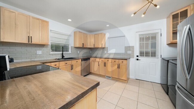 Building Photo - Modern Duplex in Old Colorado City