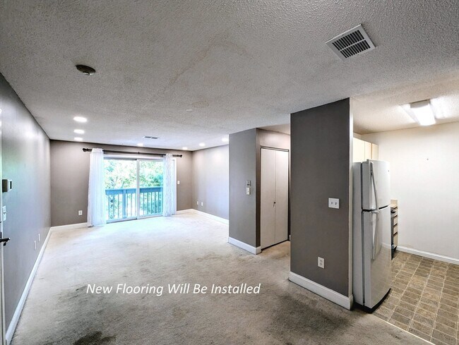 Foto del edificio - 809 Franklin Crossing Rd